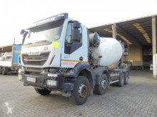 Camion béton toupie / Malaxeur Iveco Trakker