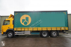 Teherautó Volvo FM 340 balesetes függönyponyvaroló