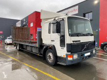Vrachtwagen dieplader Volvo FL6