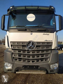 Camión chasis Mercedes Arocs 3351 K