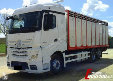 Camião transporte de animais Mercedes