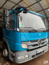 Kamión hákový nosič kontajnerov Mercedes Atego 1218