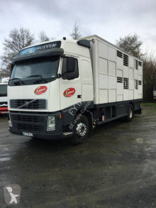 Volvo állatszállító pótkocsi teherautó FH 380