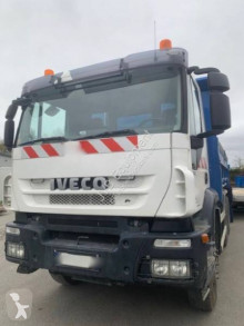 Teherautó Iveco Trakker 350 használt hátra és két oldalra billenő kocsi