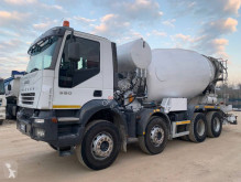 Ciężarówka Iveco Trakker betonomieszarka używana