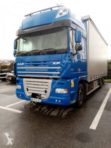 Kamión plachtový náves DAF XF105 460