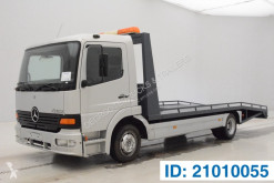 Kamión kamión na prepravu vozidiel Mercedes Atego 815