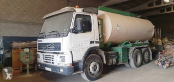 Camion cisternă Volvo FM7