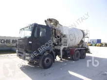 Camion béton malaxeur + pompe Iveco Trakker