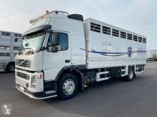 Camión Volvo FM 370 remolque ganadero usado