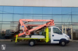 Camión plataforma elevadora Iveco 35S 18m truck-mounted platform