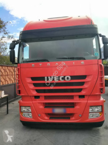 Camión Iveco Stralis portamáquinas usado
