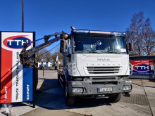 Vrachtwagen Iveco Trakker tweedehands platte bak