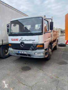 Camión volquete Mercedes Atego 1517