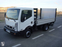 Camião Nissan NT 400 estrado / caixa aberta usado