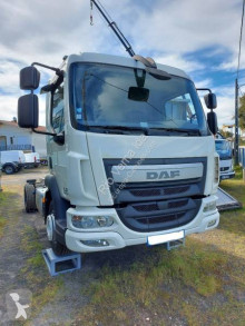 Camião DAF LF chassis usado