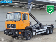 Camión MAN 26.320 Gancho portacontenedor usado