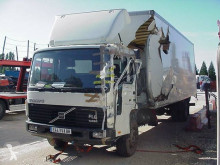 Kamion Volvo FL 614 dodávka havarovaný