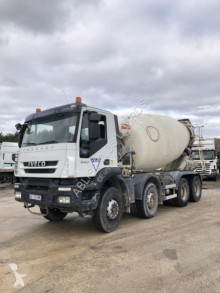 Camión hormigón cuba / Mezclador Iveco Trakker 360