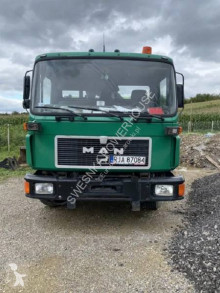 Camión MAN F2000 volquete usado