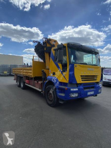 Lastbil platta häckar Iveco Trakker 310