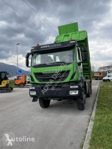 Camión volquete Iveco Trakker 410
