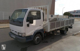 Camion plateau standard Nissan Cabstar E 110.35