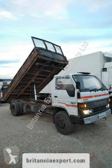 Kamion trojitá korba Toyota Dyna 300