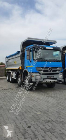 Camión volquete Mercedes