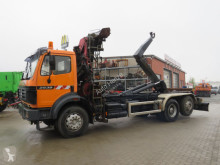 Lastbil Mercedes SK 2538 L 6x2 Abrollkipper mit Kran polyvagn begagnad