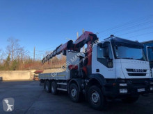 Vrachtwagen Iveco Trakker 450 tweedehands platte bak boorden