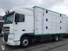 Camión DAF XF105 410 remolque ganadero usado