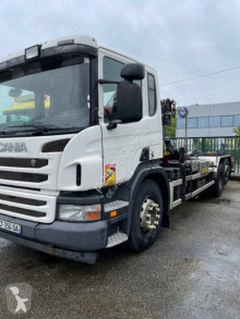Camión Scania P 360 Gancho portacontenedor usado