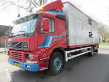Camião Volvo FM7 transporte de animais usado