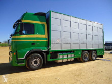 Camion Volvo remorcă transport animale second-hand