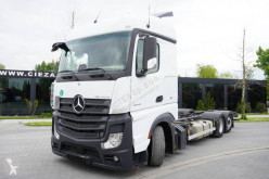 Camión BDF Mercedes Actros 2542