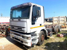 Maquinaria vial Iveco 190 E 35 CON COMPATTATORE PER RIFIUTI CON PE camión volquete para residuos domésticos usado