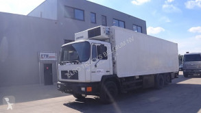 Camion MAN 24.232 (6 CYLINDER / MANUAL PUMP / FRIDGE / / 8 TIRES / EURO 2) frigo monotemperatura usato