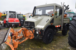 Mercedes Unimog U 90 mit Schneeausrüstung használt egyéb teherautók
