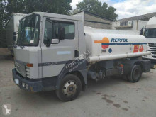 Camion Nissan L 80.095 cisterna usato