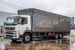 Caminhões caixa aberta com lona Volvo FM