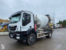 Lastbil betong blandare Iveco Trakker 360
