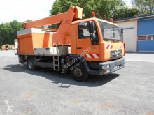 Ciężarówka MAN L2000 mit Wumag WT 170 zwyżka używana