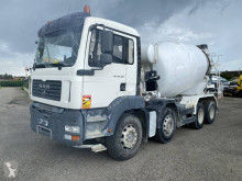Lastbil MAN TGA 32.360 beton cementmixer skadet
