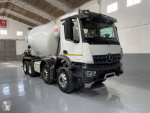 Camión Mercedes Arocs 3240 hormigón cuba / mezclador usado