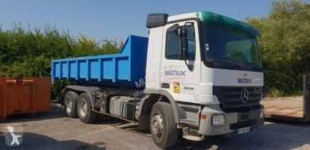 Camión Gancho portacontenedor Mercedes Actros 2636