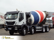 Camión hormigón cuba / mezclador Iveco Trakker