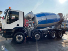 Camion béton toupie / Malaxeur Iveco Trakker 360