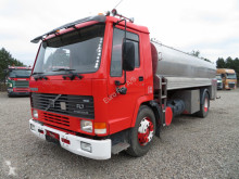 Camión cisterna Volvo FL7 4x2 Intercooler 14.000 l. Stainless Steel