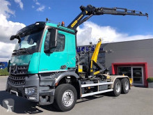 Camión Mercedes Arocs 2645 L Gancho portacontenedor usado